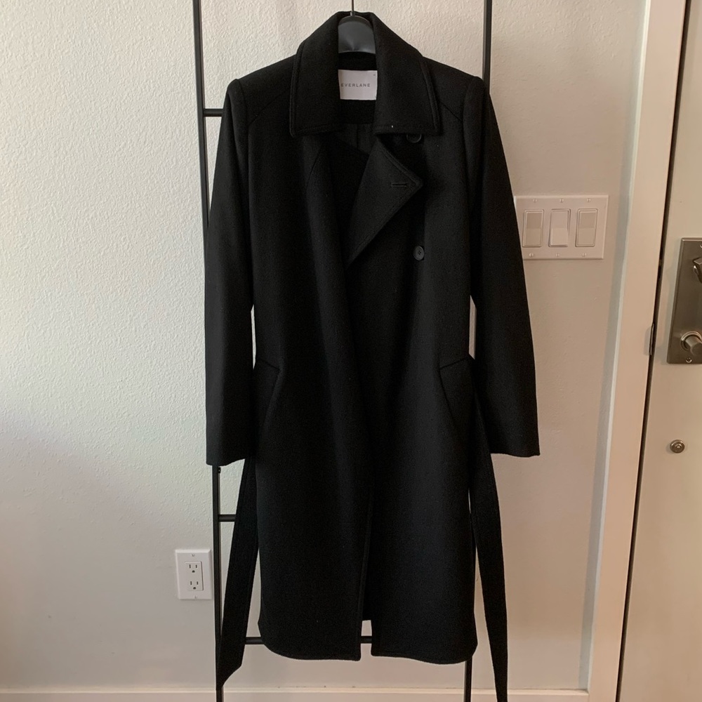 Everlane Black Trench Coat with Belted Waist and Tailored Fit